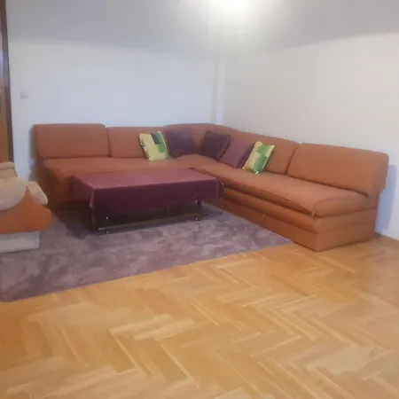 شقة Centar
